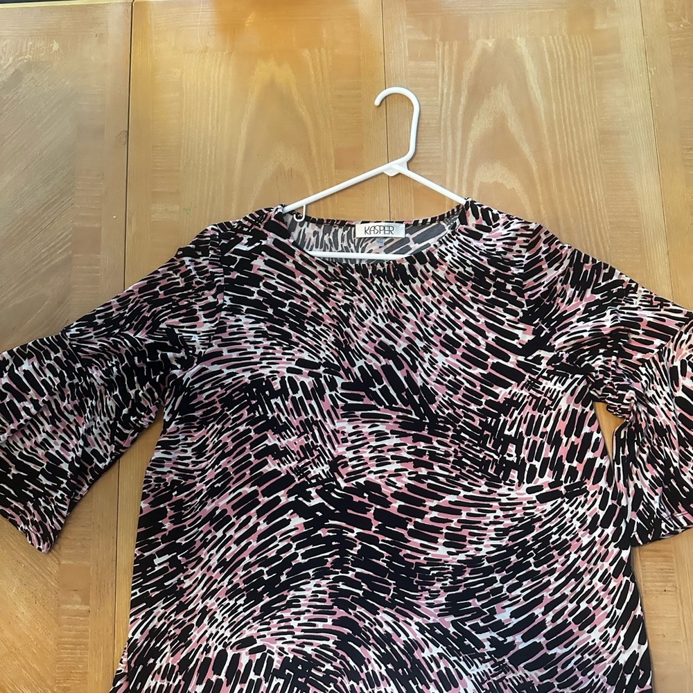 Kasper 1X women's polyester blouse with flutter sleeves.